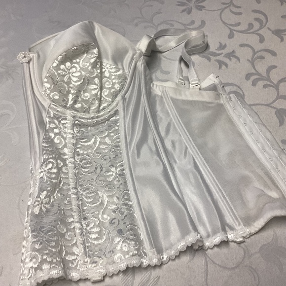 White bra long line new item Other - CARNUEL LONG Line. BRA 36 D new white hook back lace front